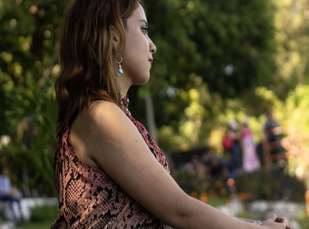 dibujos aesthetic para colorear de chicas