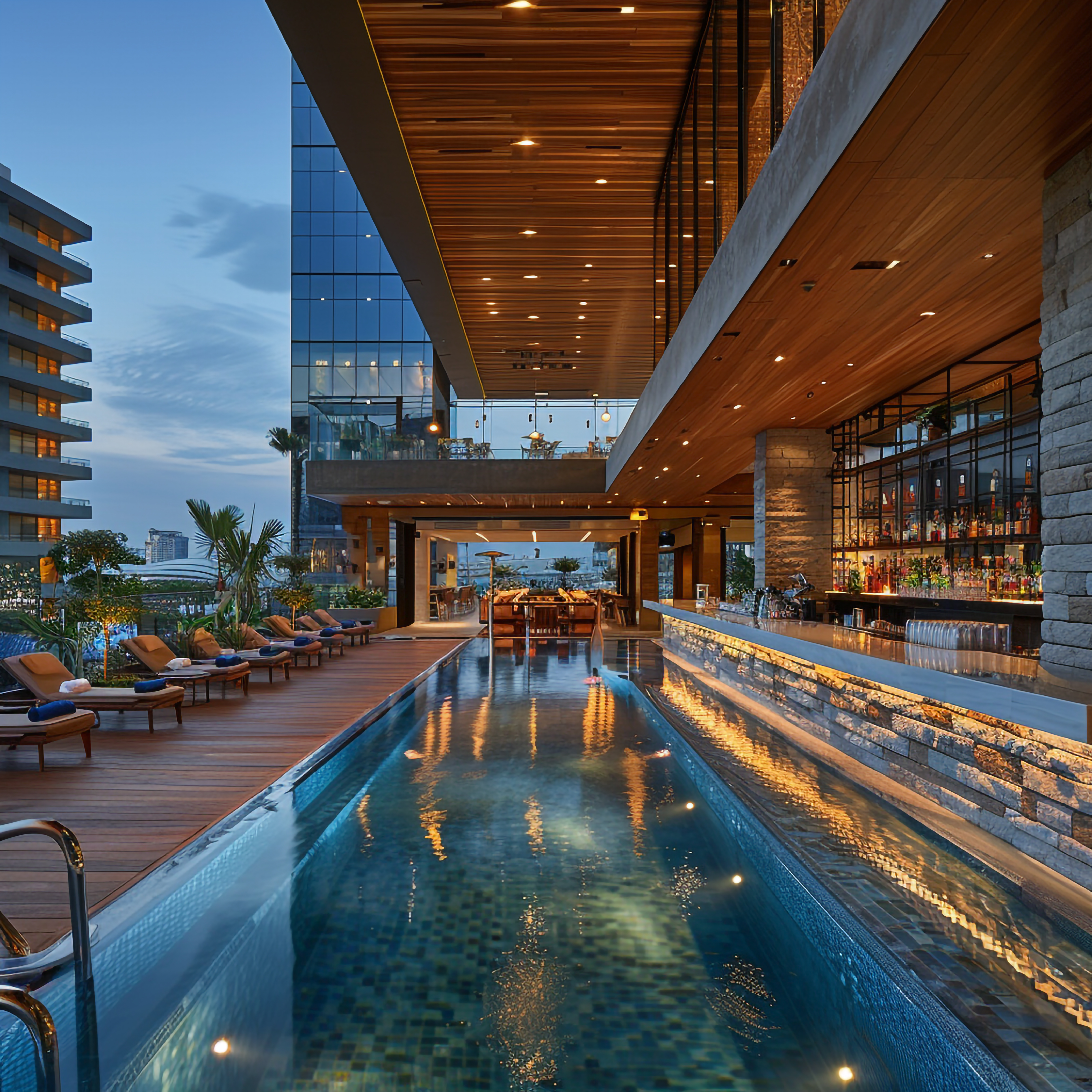 incredably-modern-5-star-bar-besides-pool